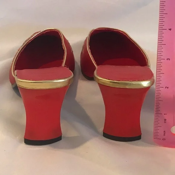 Asian inspired red satin shoes - Picture 3 of 4